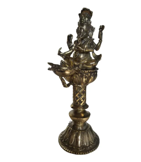 Side view of Panas Ganesh